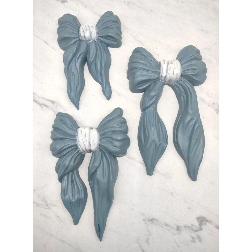 Home Interiors HOMCO #7601 Blue White Ribbon Bows Plastic Wall Plaques 1991 USA